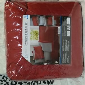 SALE! NWT Mainstays Complete 8 Piece Bedding Set. Queen